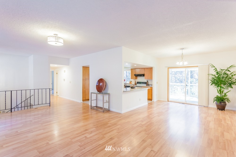 16817 135th Place Southeast Renton, WA 98058 - Photo 4 of 23 Gallery Image 4