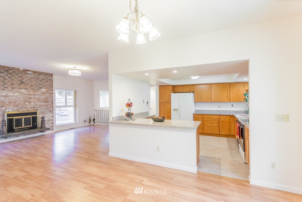 16817 135th Place Southeast Renton, WA 98058 - Photo 5 of 23 Gallery Image 5
