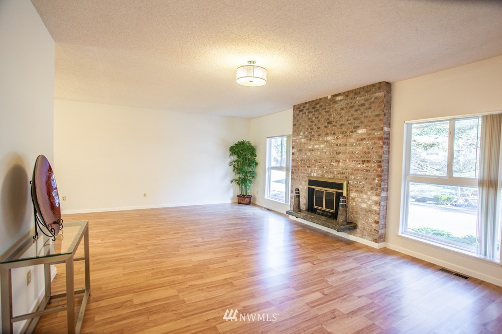16817 135th Place Southeast Renton, WA 98058 - Photo 6 of 23 Gallery Image 6