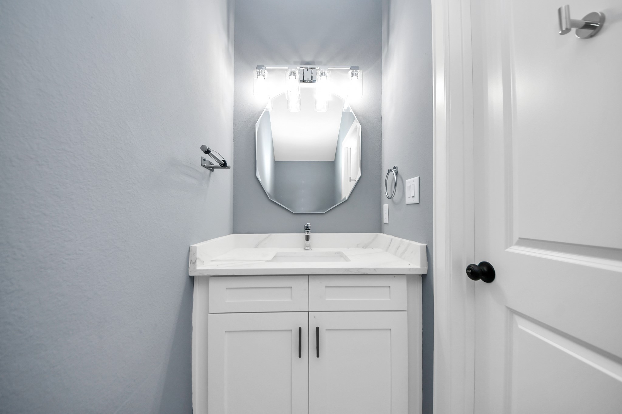 8312 Comal Street Houston, TX 77051 - Photo 9 of 25