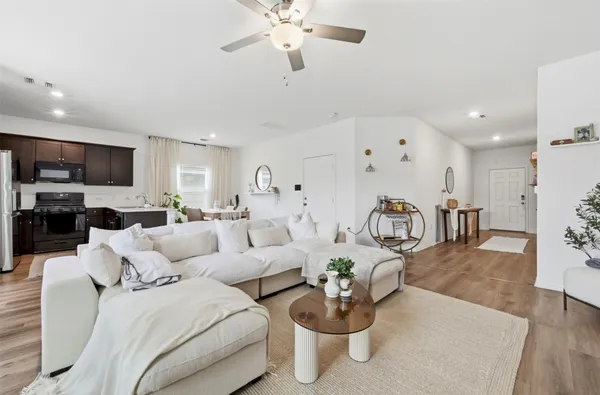 $1,850 | 7602 Poppy Petal Drive, Del Valle, TX 78617