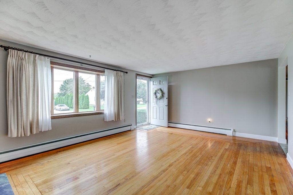 6 Ruth Street Middletown, RI 02842 - Photo 4 of 50 Gallery Image 4