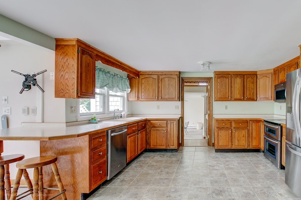 6 Ruth Street Middletown, RI 02842 - Photo 7 of 50 Gallery Image 7
