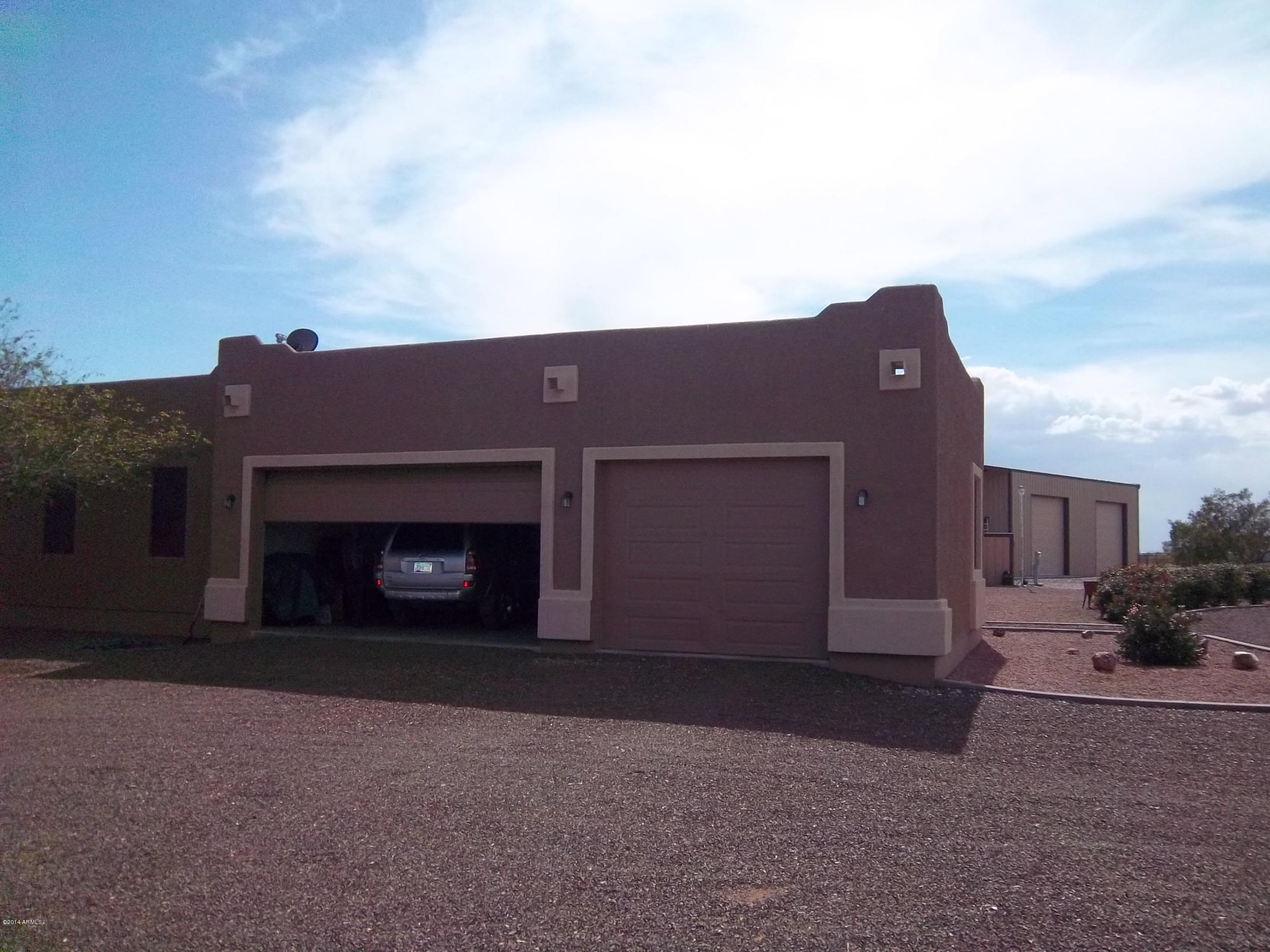 21117 West Steedridge Road Wittmann, AZ 85361 - Photo 31 of 66 Attached 3 car garage