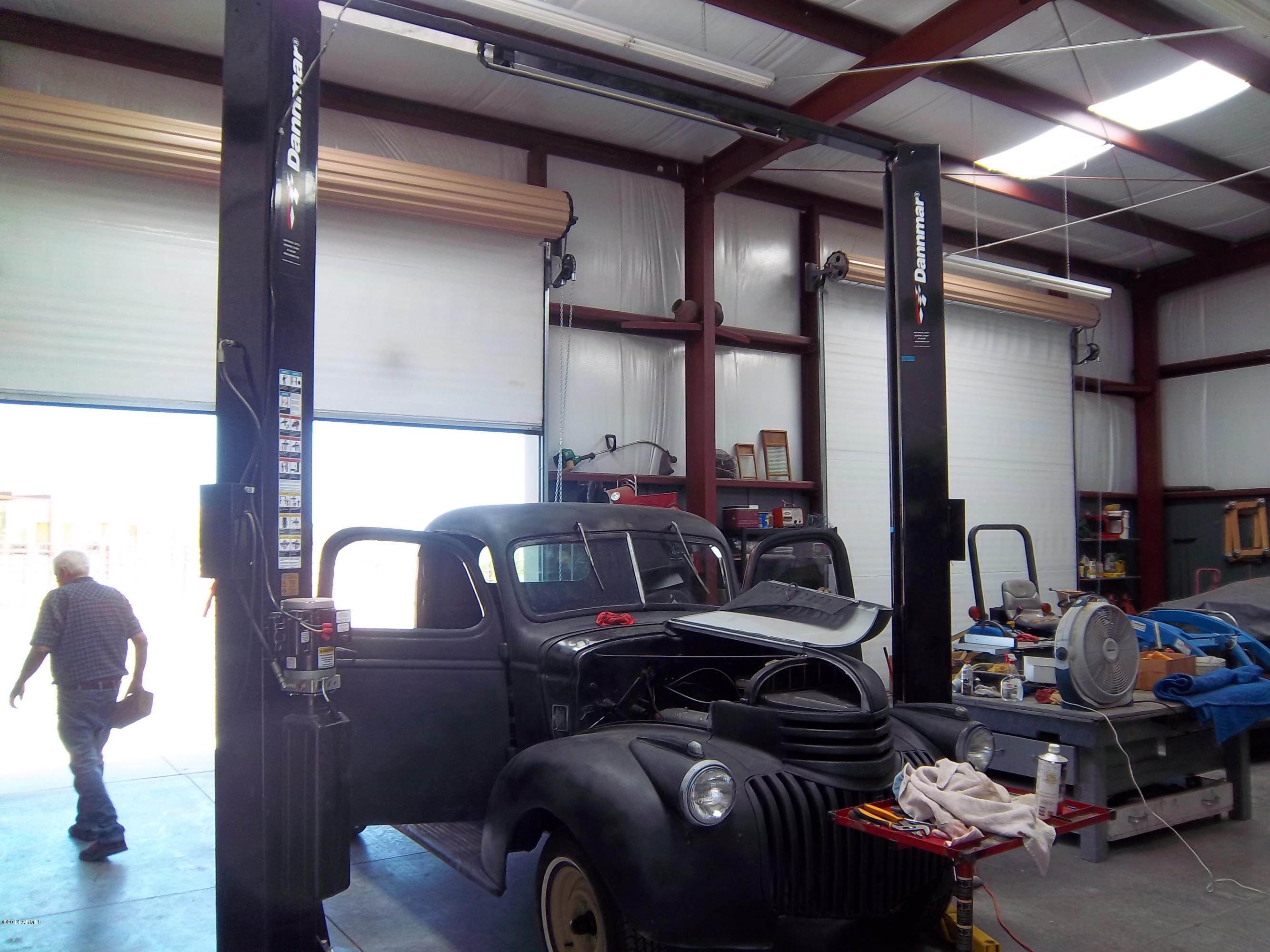 21117 West Steedridge Road Wittmann, AZ 85361 - Photo 47 of 66 Industrial Hoist Included with Purchase