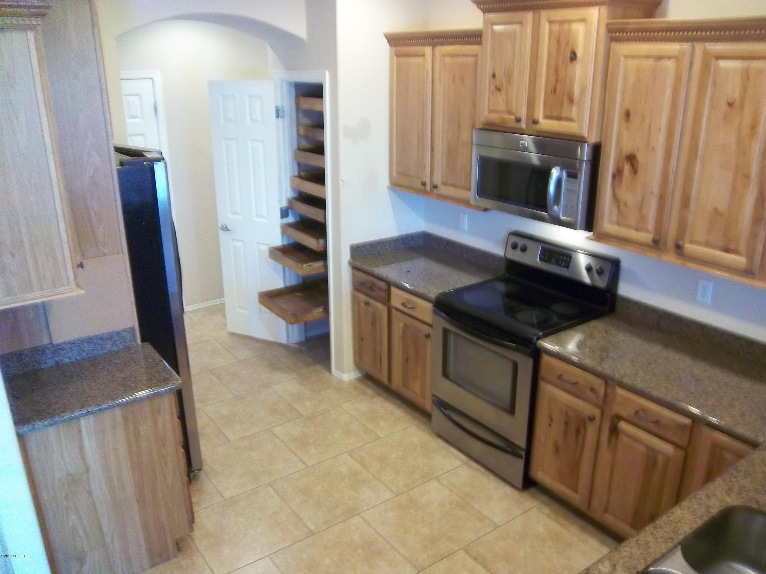 21117 West Steedridge Road Wittmann, AZ 85361 - Photo 9 of 66 Kitchen with appliances