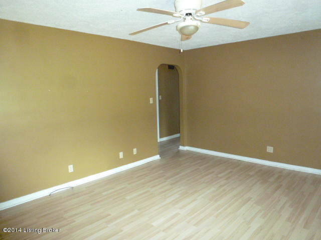 3327 Farnsley Road Louisville, KY 40216 - Photo 6 of 11 038