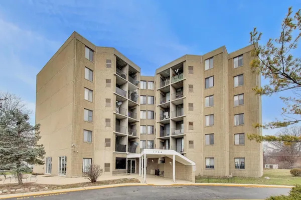 $130,000 | 1750 North Marywood Avenue, Unit 305, Aurora, IL 60505