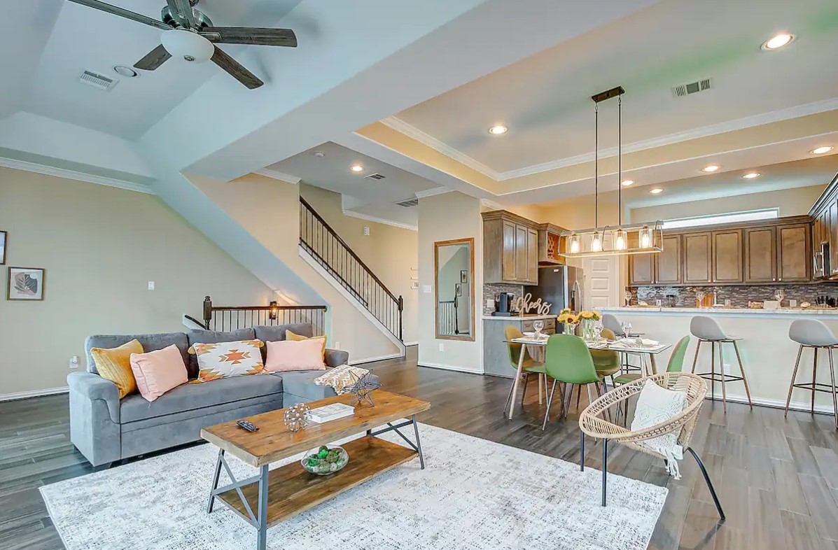 3909 Griggs Road Houston, TX 77021 - Photo 15 of 26 a living room with furniture and kitchen view