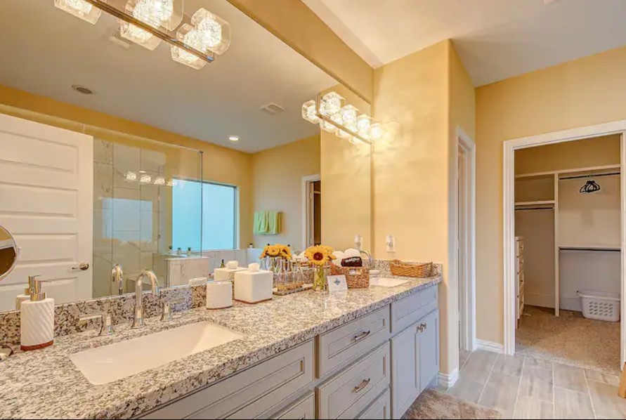 3909 Griggs Road Houston, TX 77021 - Photo 20 of 26 a bathroom with double vanity sinks and a mirror