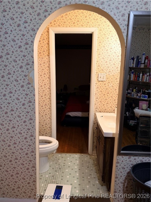 655 Wiltshire Road Fayetteville, NC 28314 - Photo 12 of 17 a view of bathroom with bathtub and shower