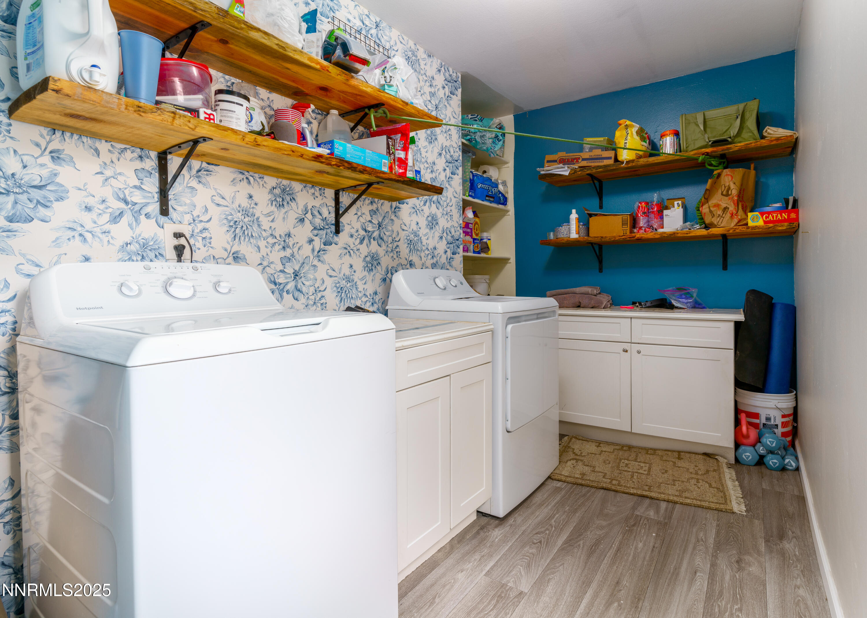 995 Beldon Way Reno, NV 89503 - Photo 14 of 17 a utility room with dryer and washer