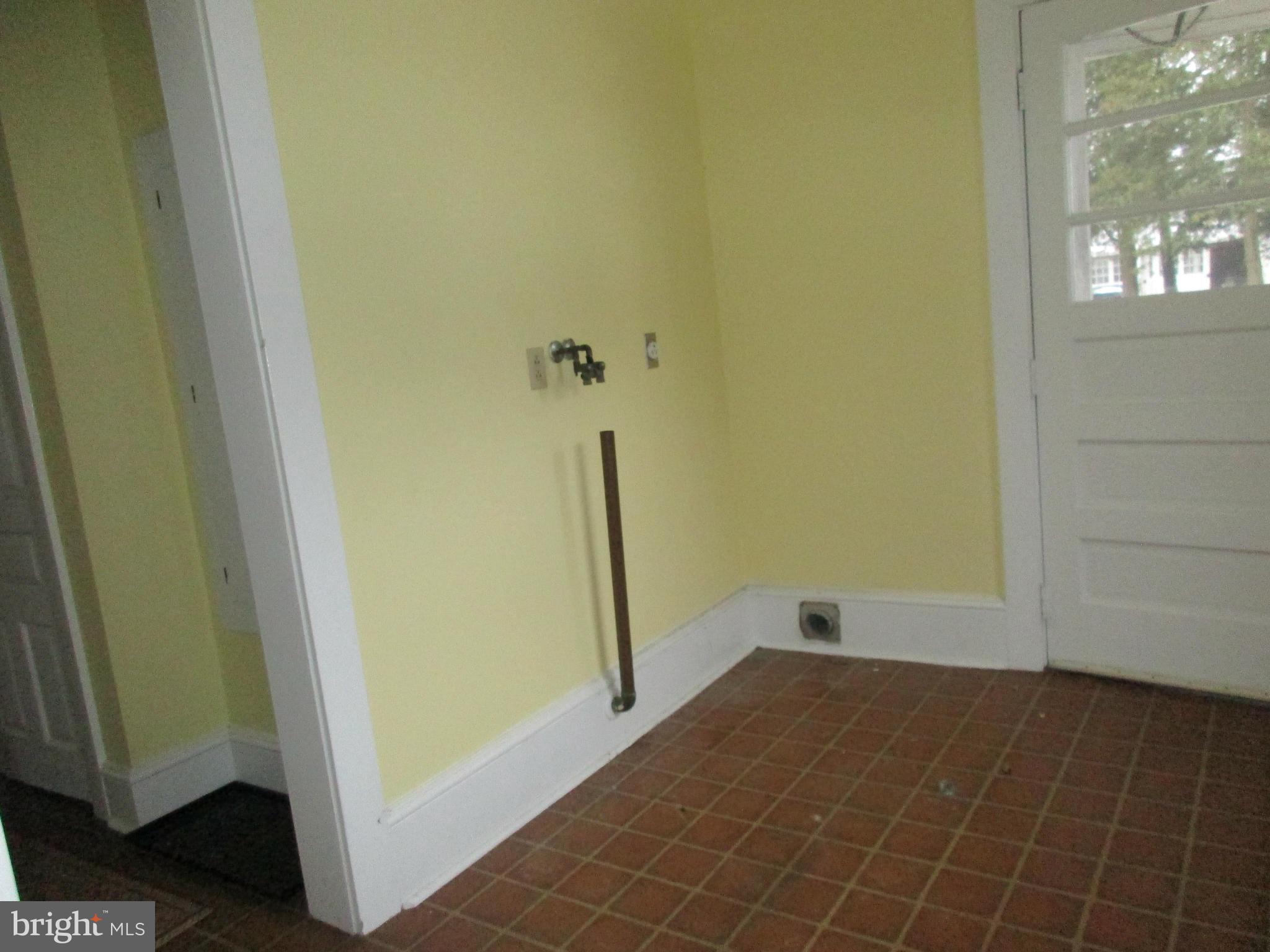 8407 Legg Road Frederick, MD 21704 - Photo 11 of 22 Laundry room / mud room
