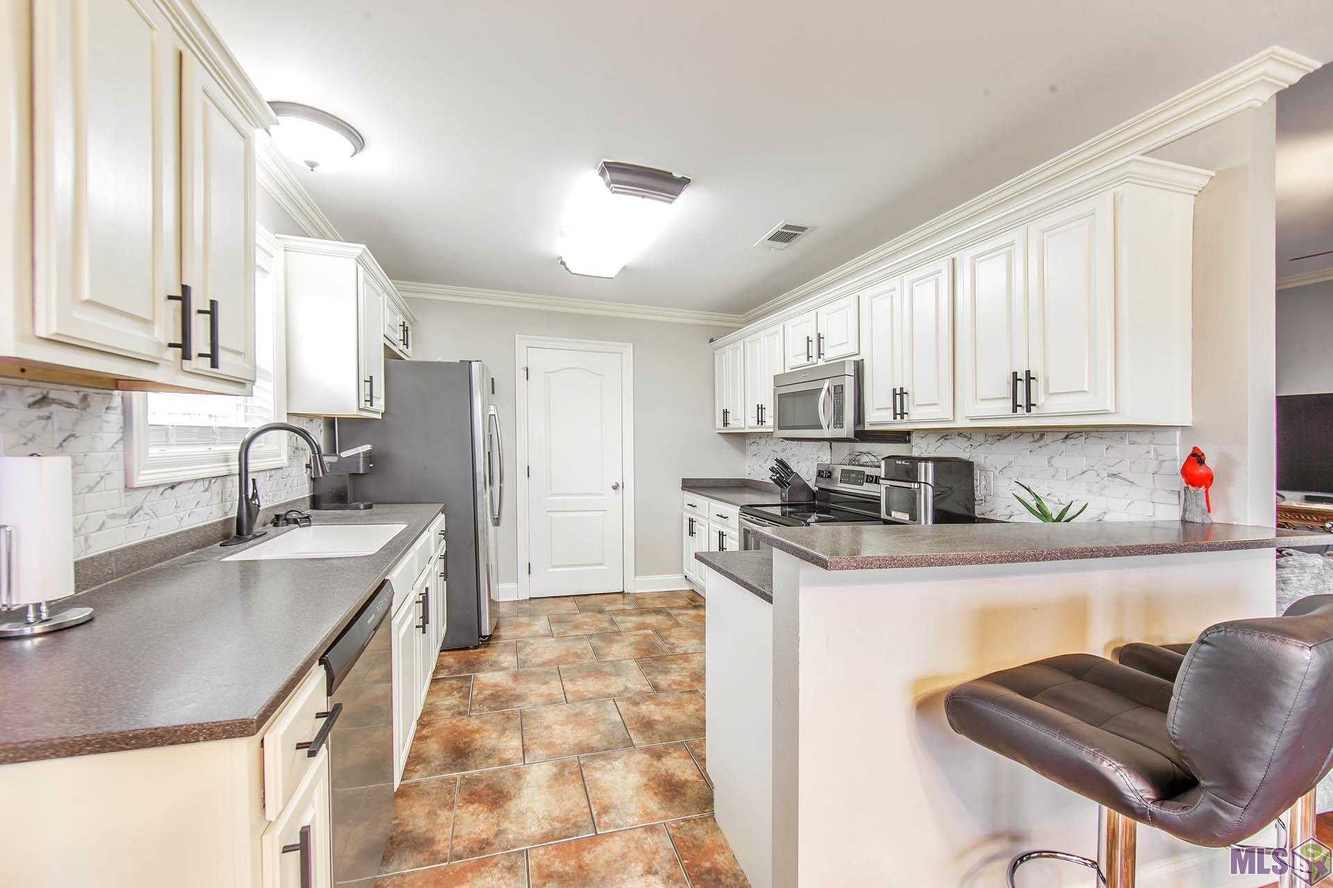 219 Blue Ridge Drive Gray, LA 70359 - Photo 3 of 12