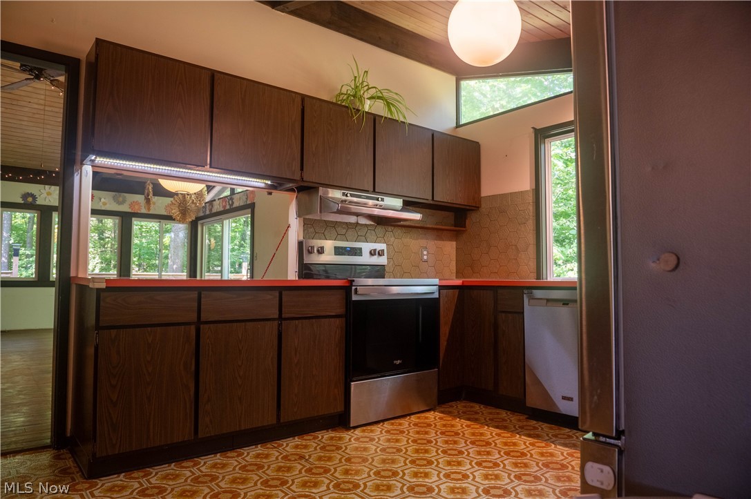 11629 Edgewood Road Chardon, OH 44024 - Photo 35 of 48 Look-through space into the great room