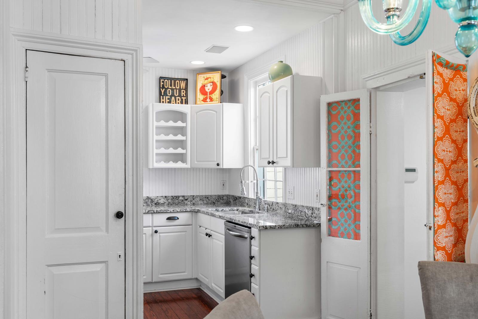 104 Queen Street, Unit B Charleston, SC 29401 - Photo 5 of 19 104queen4