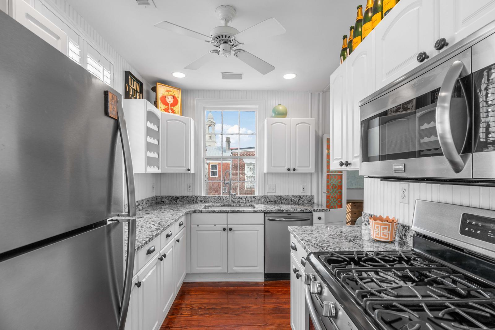 104 Queen Street, Unit B Charleston, SC 29401 - Photo 6 of 19 104queen5