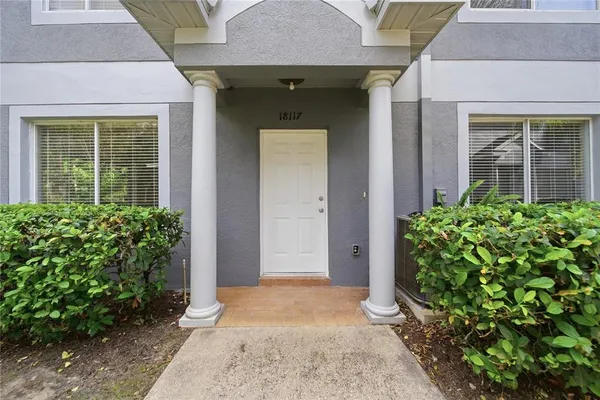 $2,200 | 18117 Paradise Point Drive, Tampa, FL 33647