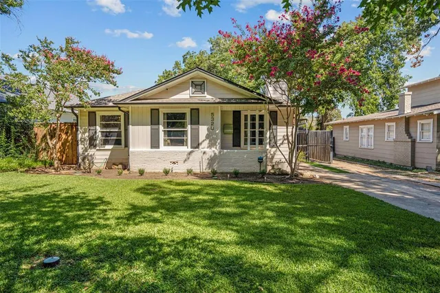 $3,300 | 5320 El Campo Avenue, Fort Worth, TX 76107