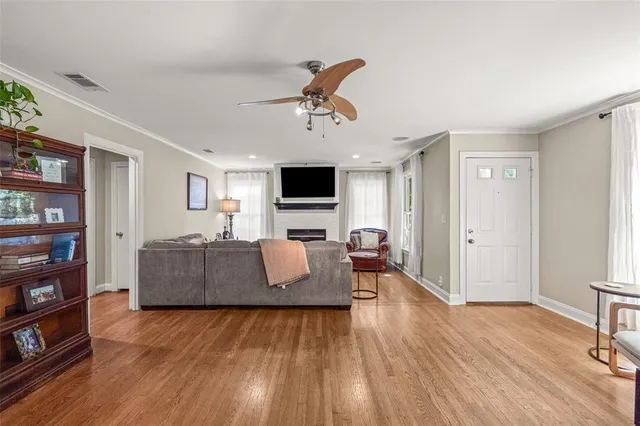 $3,300 | 5320 El Campo Avenue, Fort Worth, TX 76107