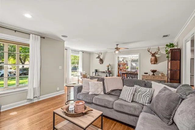 $3,300 | 5320 El Campo Avenue, Fort Worth, TX 76107