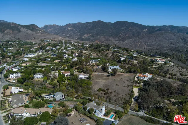 $4,295,000 | 6080 Merritt Drive, Malibu, CA 90265