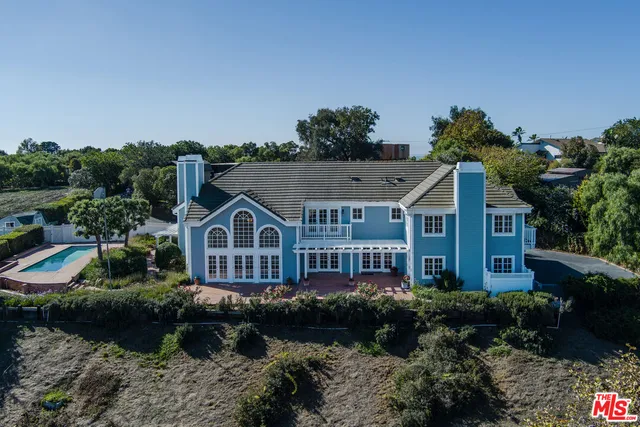 $4,295,000 | 6080 Merritt Drive, Malibu, CA 90265