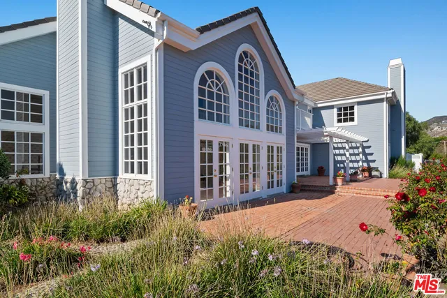 $4,295,000 | 6080 Merritt Drive, Malibu, CA 90265
