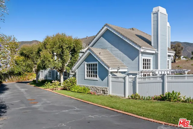 $4,295,000 | 6080 Merritt Drive, Malibu, CA 90265