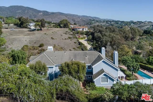 $4,295,000 | 6080 Merritt Drive, Malibu, CA 90265