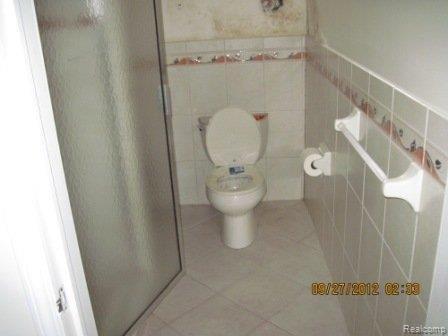 1440 Torrey Road Grosse Pointe, MI 48236 - Photo 24 of 25 024.JPG