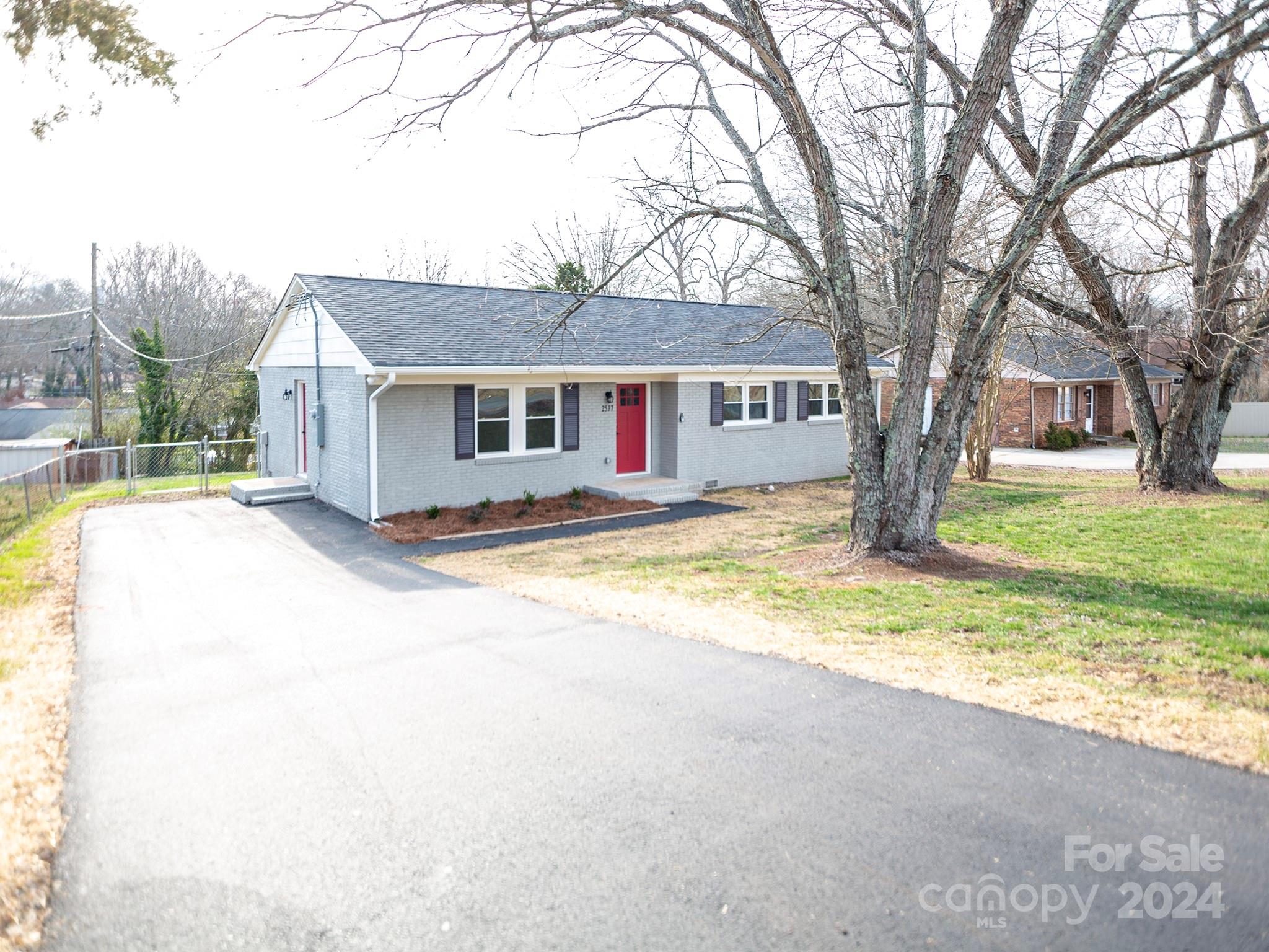2537 Linwood Road Gastonia, NC 28052 - Photo 4 of 21 Gallery Image 4