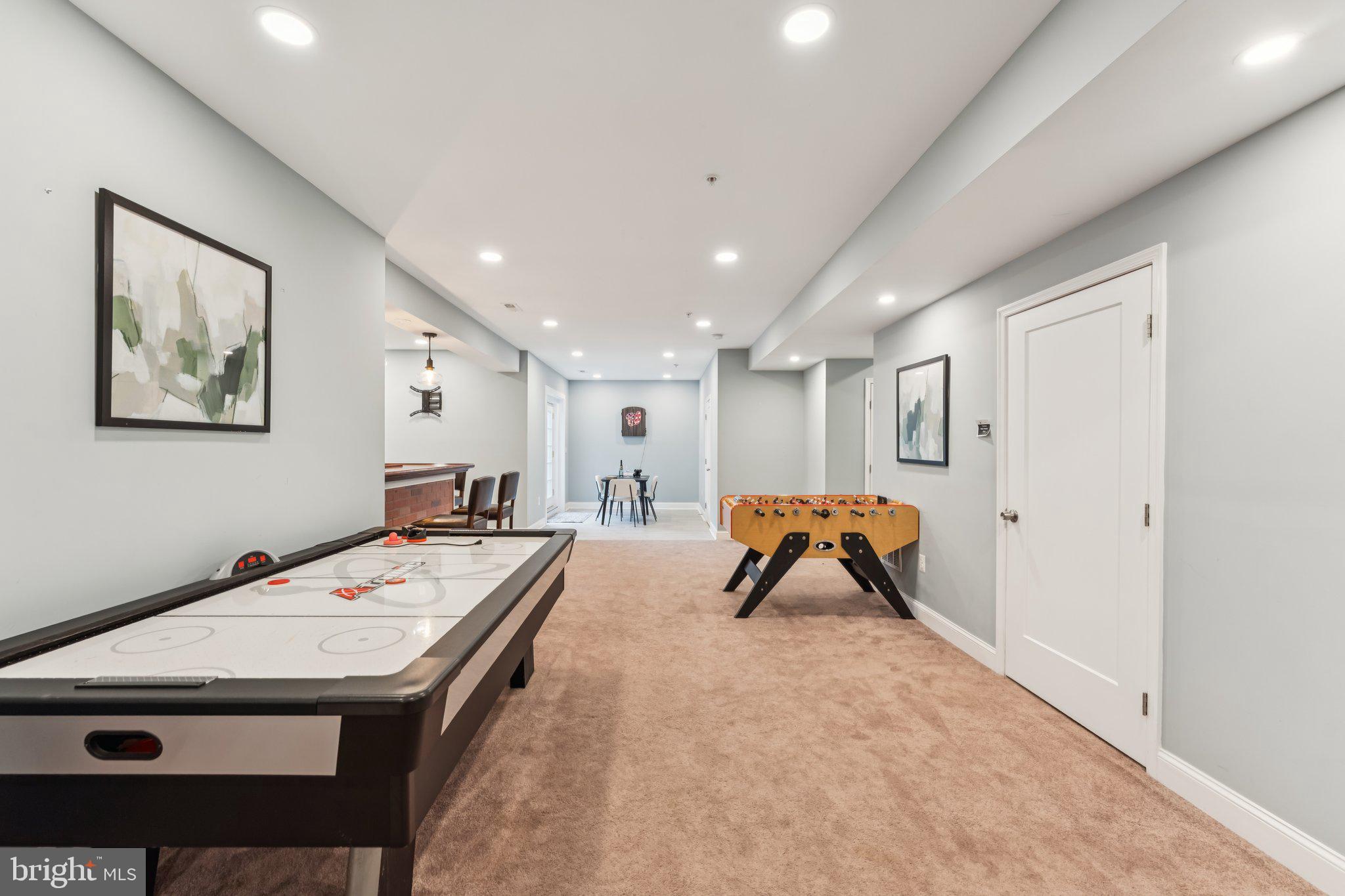 14520 Fairdale Road Silver Spring, MD 20905 - Photo 31 of 50 a room with furniture and view