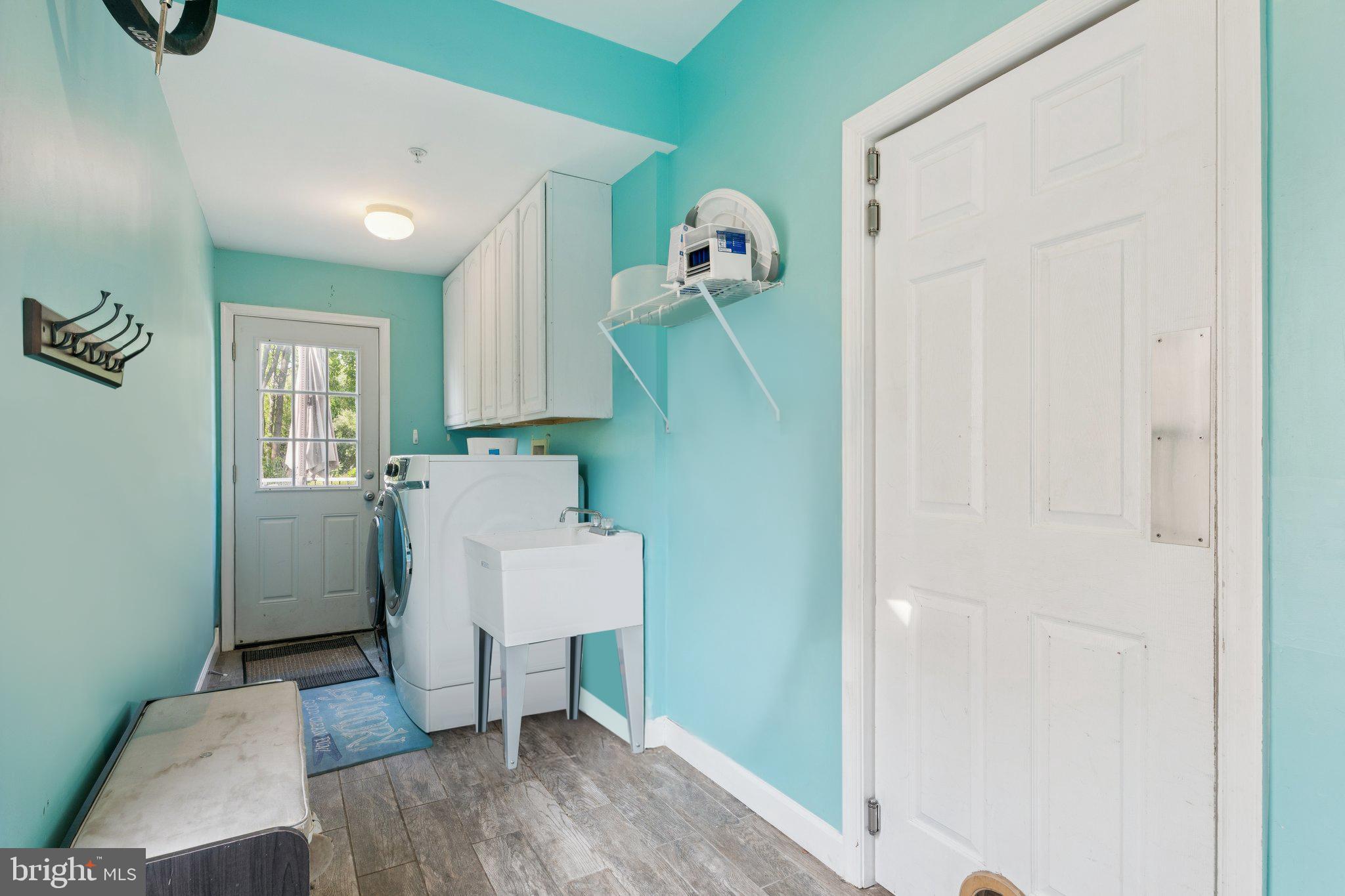 14520 Fairdale Road Silver Spring, MD 20905 - Photo 40 of 50 a bathroom with a sink toilet and mirror