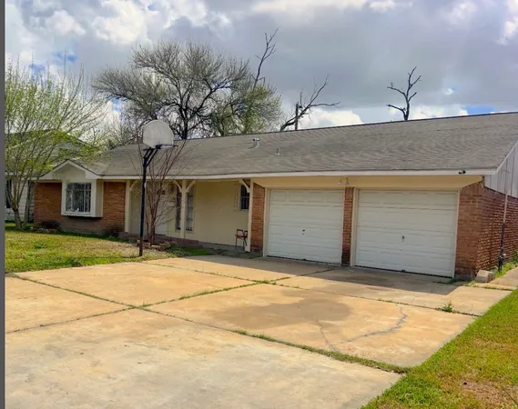 $1,800 | 13522 Hollypark Drive, Houston, TX 77015