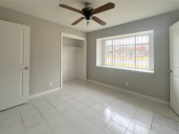 $1,800 | 13522 Hollypark Drive, Houston, TX 77015