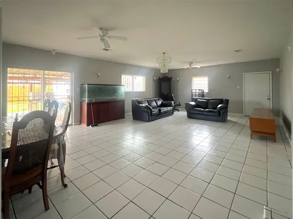 $1,800 | 13522 Hollypark Drive, Houston, TX 77015
