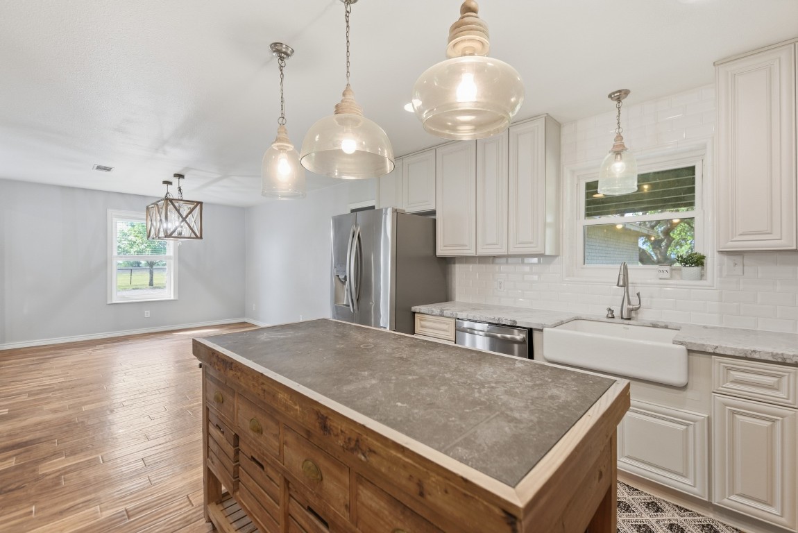 4988 Thane Road Navasota, TX 77868 - Photo 16 of 50 Kitchen with island