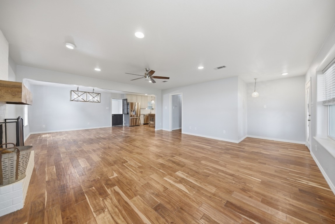4988 Thane Road Navasota, TX 77868 - Photo 21 of 50 Living room