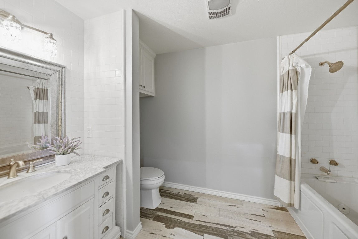 4988 Thane Road Navasota, TX 77868 - Photo 31 of 50 2nd Bathroom