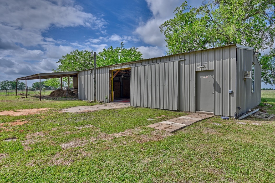 4988 Thane Road Navasota, TX 77868 - Photo 34 of 50 Barn/Shop