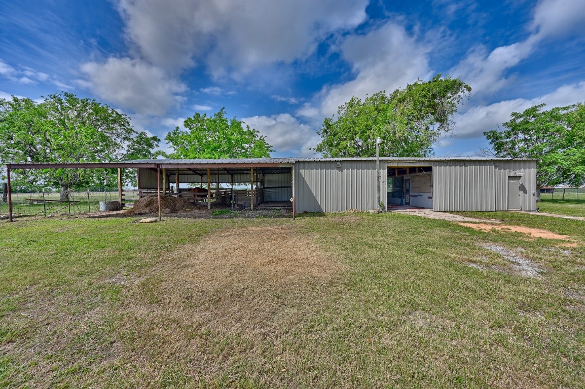 4988 Thane Road Navasota, TX 77868 - Photo 35 of 50 Barn/shop