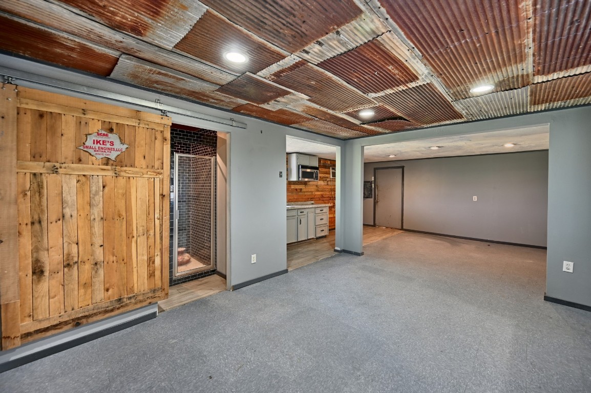 4988 Thane Road Navasota, TX 77868 - Photo 38 of 50 Barn/ Shop Interior