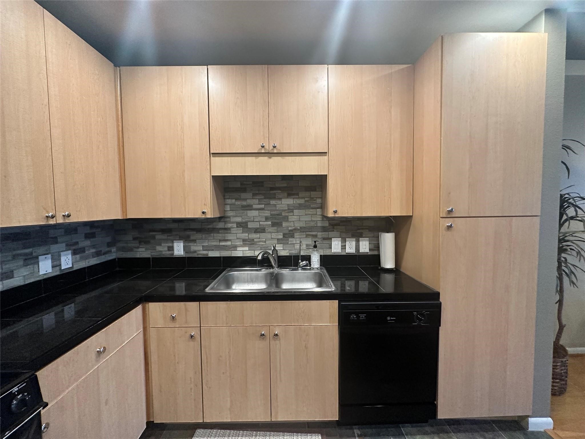 3505 Sage Road, Unit 1107 Houston, TX 77056 - Photo 13 of 26