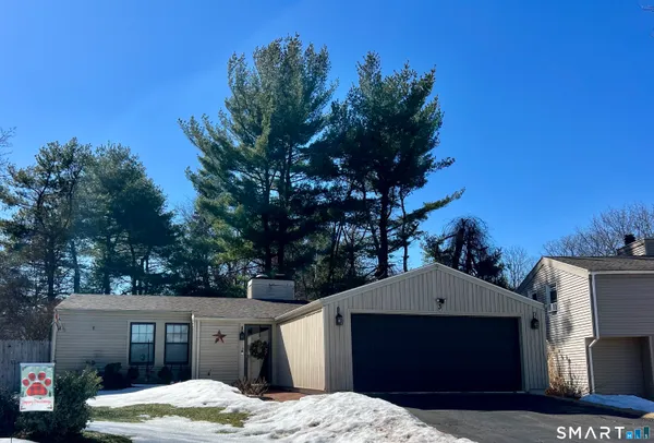 $325,000 | 3 East Lake Place, Middletown, CT 06457