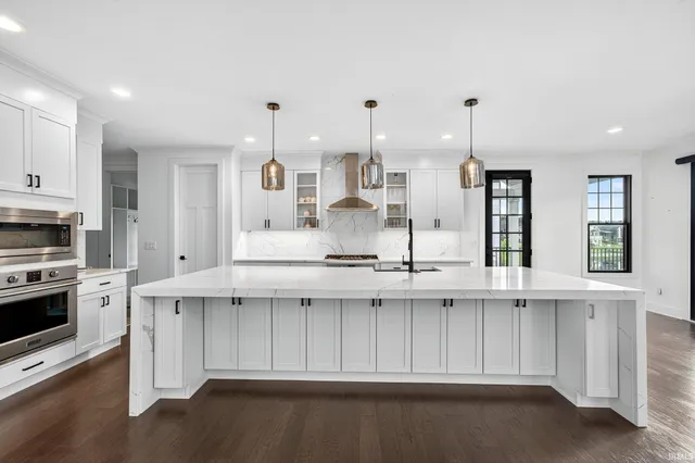 $1,324,900 | 18445 Forest Glade Drive, South Bend, IN 46637