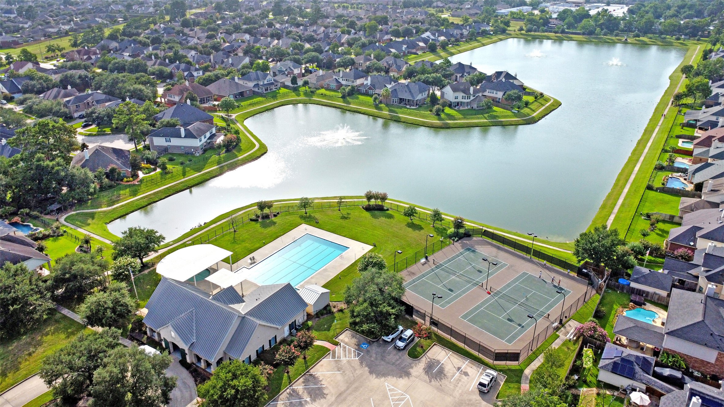 19227 Countryhills Court Spring, TX 77388 - Photo 33 of 33 Community amenities and lake.