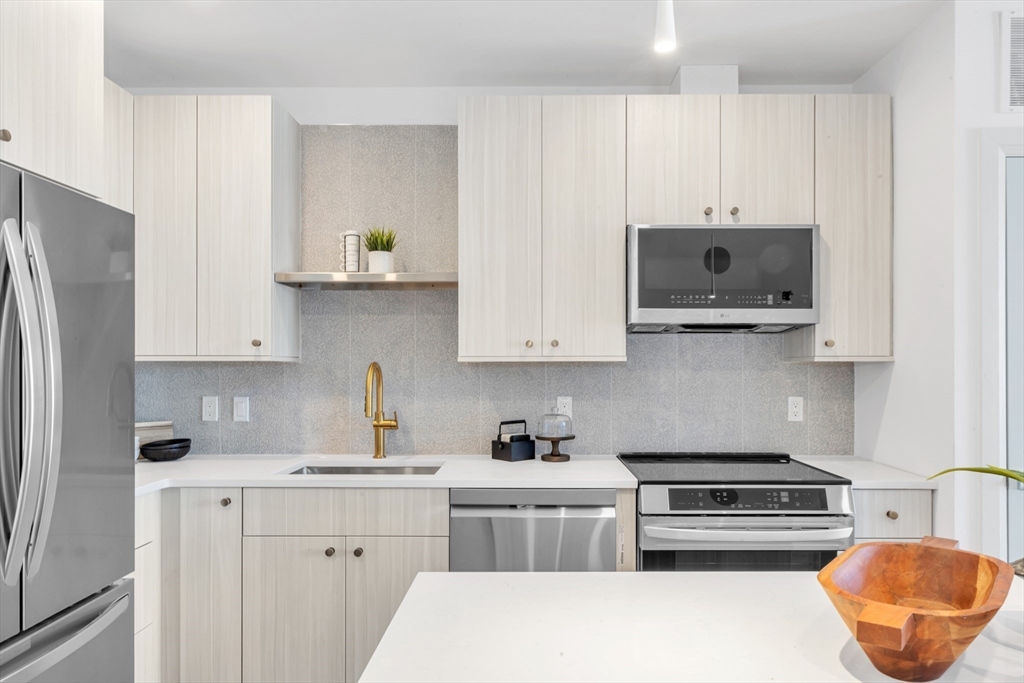 34 Oak Street, Unit 103 Boston, MA 02136 - Photo 6 of 20