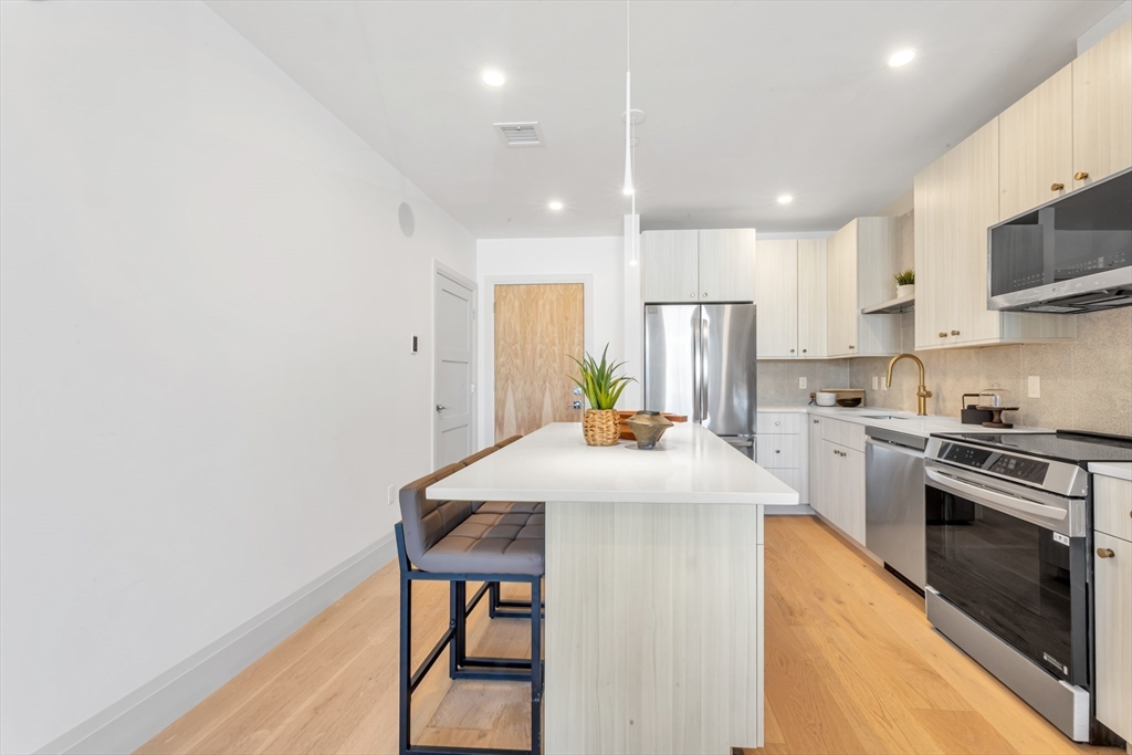 34 Oak Street, Unit 103 Boston, MA 02136 - Photo 8 of 20