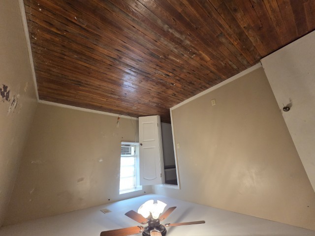 303 3rd Street Kell, IL 62853 - Photo 8 of 23 a view of a room with a ceiling fan